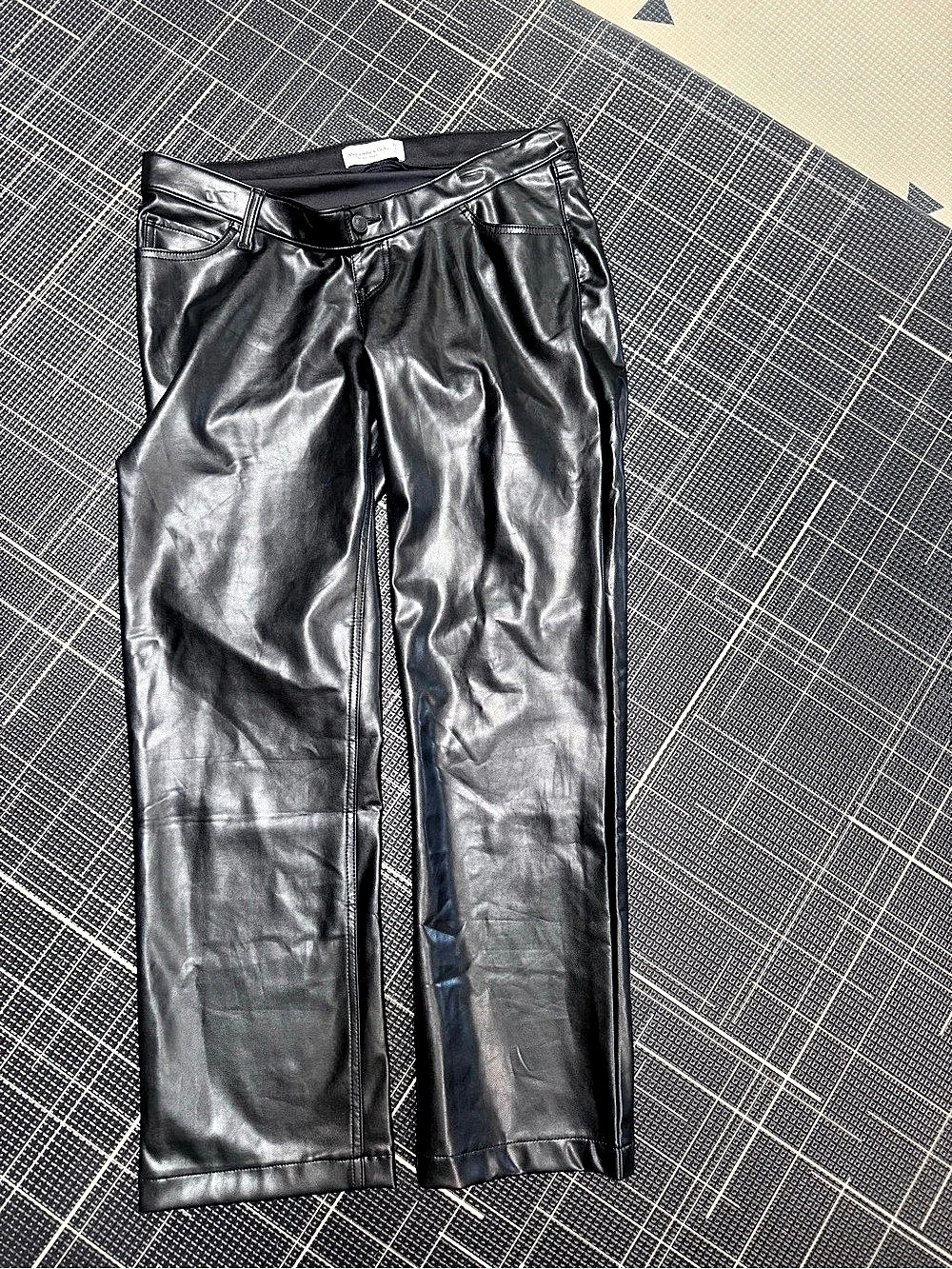 Abercrombie & Fitch The '90s Straight Vegan Leather Pant Black Size 6R